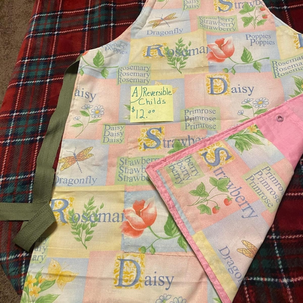 Children's Aprons - Picture 7 of 11